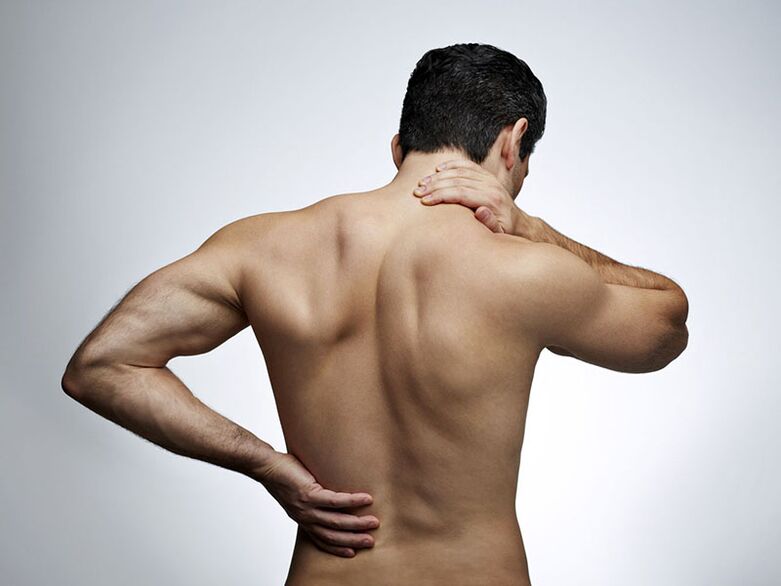 Az osteochondrosis fő tünetei a nyak, a hát és a hát alsó részének fájdalma. 